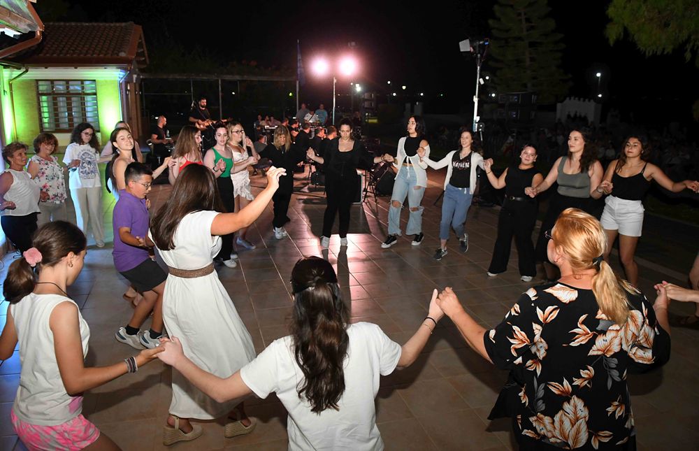 Λαϊκό γλέντι στην «Ιχθυόσκαλα» με τον εξαιρετικό κρητικό λαουτίστα και ερμηνευτή Μανώλη Κονταρό