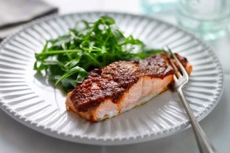 Σολομός με κρούστα λιαστής ντομάτας