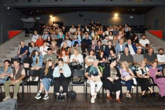 Κοσμοπλημμύρα στην πρεμιέρα της θεατρικής ομάδας εκπαιδευτικών Πάτρας ΡΩΓΜΗ