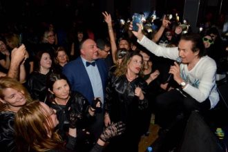 Ο Πασχάλης ξεσήκωσε τα "Ντόμινο" στο Royal - ΦΩΤΟ