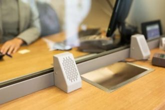 Σε ποιες συναλλαγές καταργείται η τραπεζική προμήθεια - Σήμερα η εξειδίκευση των μέτρων