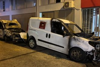 Εμπρησμός σε τρία βανάκια των ΕΛΤΑ τα ξημερώματα