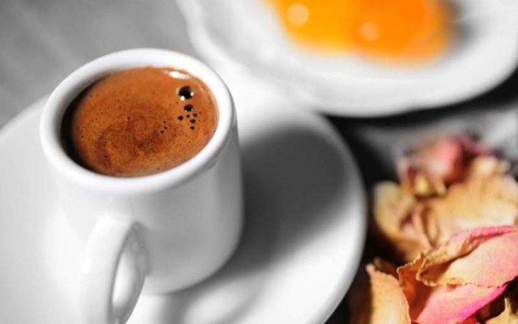 Αντιοξειδωτική μάσκα προσώπου με ελληνικό καφέ και μέλι