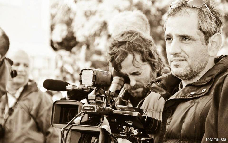 Από κάμεραμαν... ταξιτζής - Ο Δημήτρης Καγκελάρης άλλαξε πορεία λόγω της κρίσης