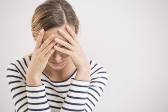 Πέντε τρόποι να αντιμετωπίσετε τον αρνητισμό σύμφωνα με μία ψυχολόγο του Harvard