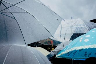 Κακοκαιρία Bora: Πώς θα κινηθεί έως τη Δευτέρα - Χάρτες με τις περιοχές που θα εκδηλωθούν έντονα φαινόμενα