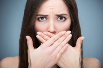 Μικρά και έξυπνα tips για την κακοσμία του στόματος