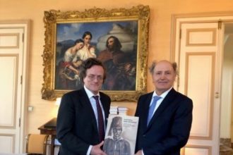 Το δώρο που έκανε ο Έλληνας πρέσβης στο Βέλγιο στο βασιλιά Φίλιππο