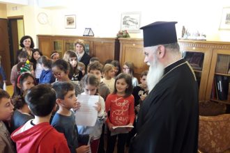 Τα πρώτα χριστουγεννιάτικα κάλαντα στον Μητροπολίτη Ιερώνυμο