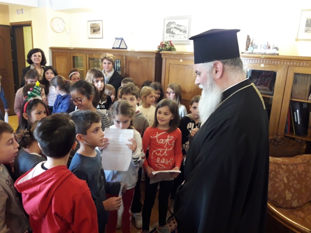 Τα πρώτα χριστουγεννιάτικα κάλαντα στον Μητροπολίτη Ιερώνυμο