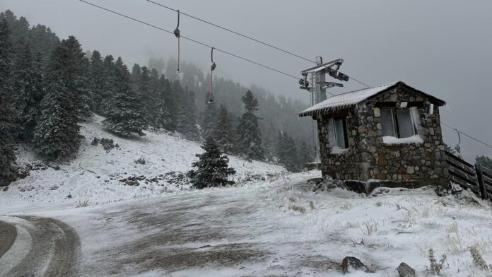 Καιρός: Ξεκίνησε η 24ωρη επέλαση του χιονιά - Πώς θα εξελιχθεί η κακοκαιρία