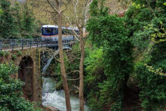 Στα Καλάβρυτα και το φαράγγι του Βουραϊκού με παιδιά
