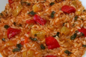 Καλοκαιρινό πιλάφι με πιπεριές