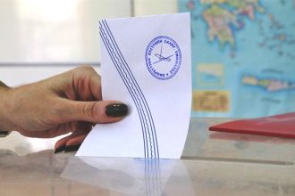 Δημοσκόπηση Realpolls: Προβάδισμα ΝΔ με διαφορά 13% από το ΠΑΣΟΚ - Τρία κόμματα στην 3η θέση