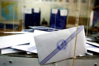 Δημοσκόπηση Alco: Σταθερά δεύτερο το ΠΑΣΟΚ, εννιακοματική βουλή με Στέφανο Κασσελάκη και Αφροδίτη Λατινοπούλου