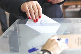 Δημοσκόπηση Opinion Poll: Πρωτιά για τη ΝΔ με διψήφια διαφορά από το ΠΑΣΟΚ