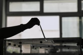 Δημοσκόπηση Marc: Στο 31% η ΝΔ στην εκτίμηση ψήφου - Σταθερά δεύτερο το ΠΑΣΟΚ
