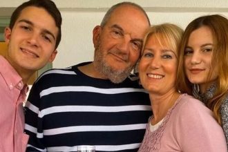 Ο γιος του Κώστα Καραμανλή ανεβαίνει στο θεατρικό σανίδι