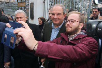 Η selfie του Καραμανλή