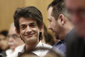 O Νίκος Καρανίκας έκλεισε τον λογαριασμό του στο Twitter