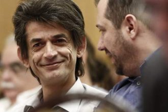 Όλα τα φλας στραμμένα στον Καρανίκα στην Κεντρική Επιτροπή του ΣΥΡΙΖΑ - ΦΩΤΟΓΡΑΦΙΕΣ