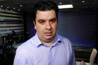 Όρθιοι αλλά με πήλινα πόδια