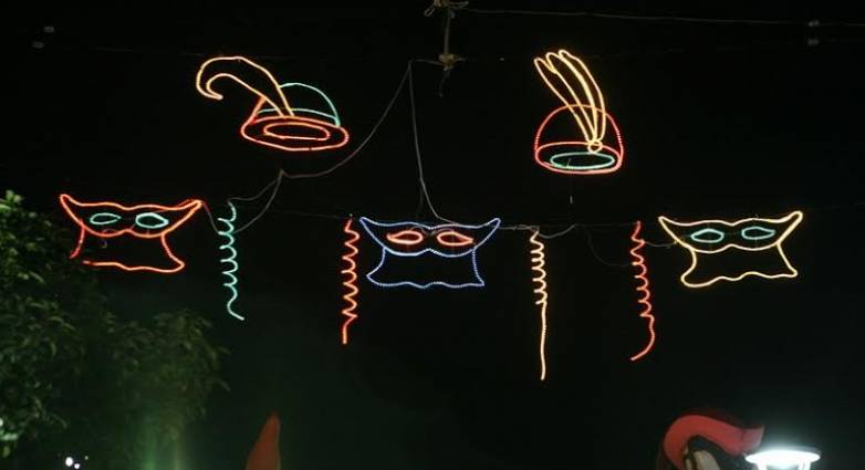 Η Πάτρα φωταγωγείται σήμερα καρναβαλικά!