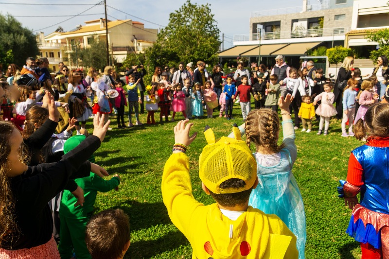 «Βούλιαξαν» από κόσμο οι Καρναβαλουπόλεις σε Παλαιά Σφαγεία και πλατεία Χατζή
