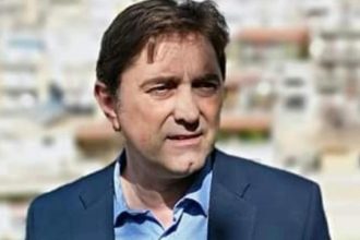 Κώστας Καρπέτας: Ο Νεκτάριος Φαρμάκης κρύβεται επί δύο εβδομάδες γιατί θέλει οι ψηφοφόροι να πάνε στα τυφλά στην κάλπη