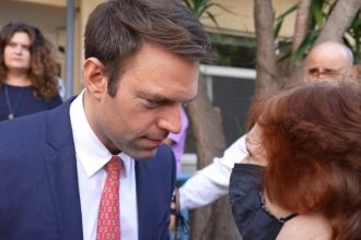 «Μην με παρεξηγήσεις, είσαι Αριστερός;»