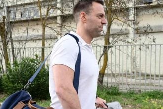 Ο Στέφανος Κασσελάκης είχε σήμερα την πρώτη του έξοδο από το στρατόπεδο στη Θήβα