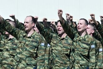 Στέφανος Κασσελάκης: Ορκίστηκε στη Θήβα, παίρνει άδεια και θα γιορτάσει τα γενέθλιά του στου Ψυρρή (ΒΙΝΤΕΟ)