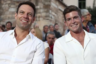 Ο Τάιλερ στην αναμονή για να ανοίξει γυμναστήριο στο Κολωνάκι