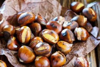 Ο πιο εύκολος και γρήγορος τρόπος να καθαρίσεις τα κάστανα