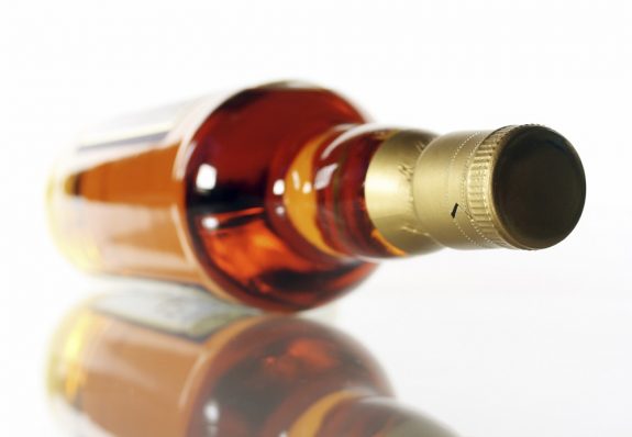 Κορoνοϊός: Ξεκινά η παρασκευή αντισηπτικών από κατασχεμένο αλκοόλ