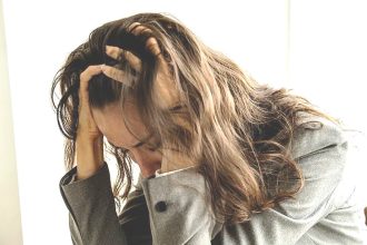 Γιατί οι γυναίκες είναι πιο ευάλωτες στην κατάθλιψη;