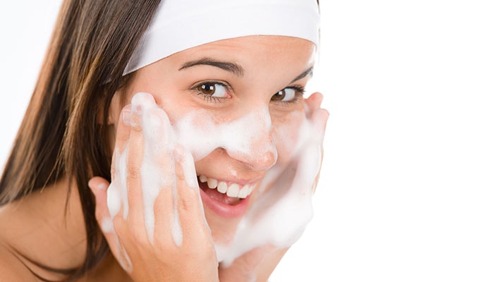 Καθαρισμός προσώπου – Πώς θα τον κάνετε σωστά