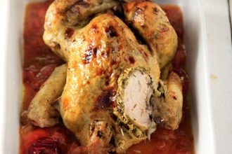 Kοτόπουλο στο φούρνο με φρέσκα δαμάσκηνα, θυμάρι, μέλι και λεμόνι