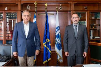 Σε θερμό κλίμα η συνάντηση Κατσανιώτη - Θεοδωρικάκου