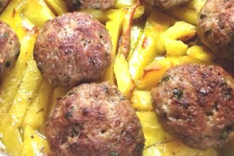 Κεφτεδάκια με σόδα στο φούρνο και πατάτες