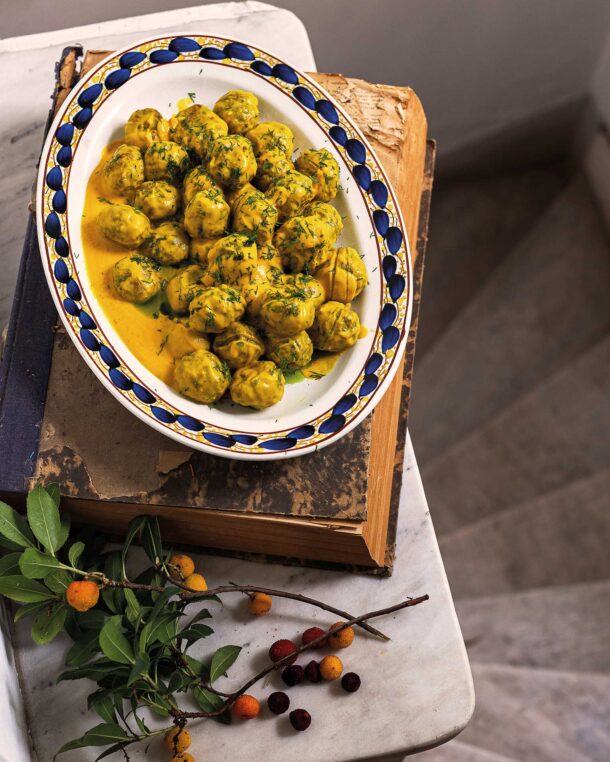 Κεφτέδες φούρνου με σάλτσα κουρκουμά