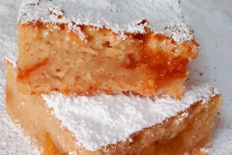 Κέικ με καστανή ζάχαρη και μαρμελάδα