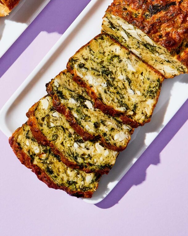 Κέικ με σπανάκι, μυζήθρα και λιναρόσπορους