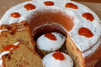 Κέικ με σταφίδες και καβουρδισμένα αμύγδαλα