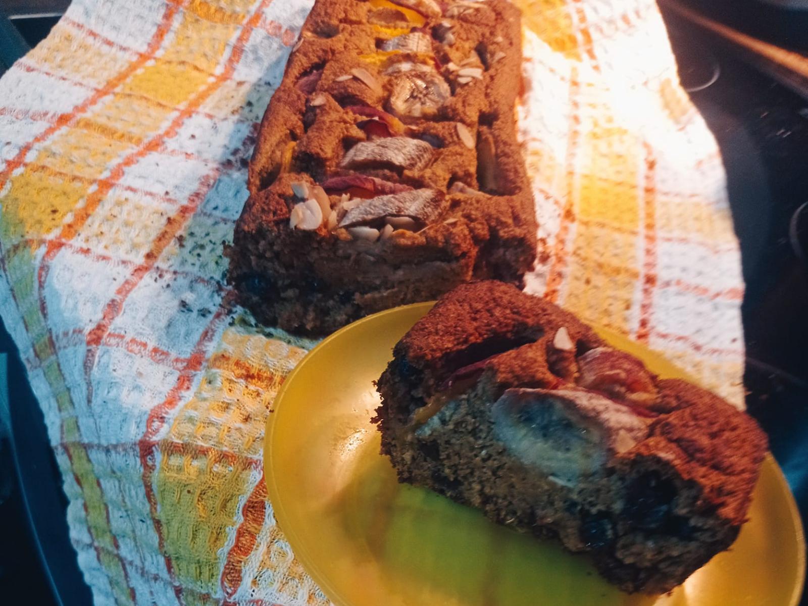 Κέικ με βρώμη και φρούτα χωρίς ζάχαρη