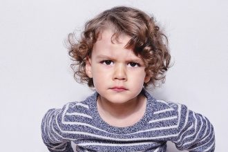 Γιατί το παιδί είναι τόσο θυμωμένο;
