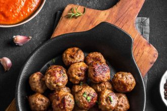 Πρασοκεφτέδες με κιμά