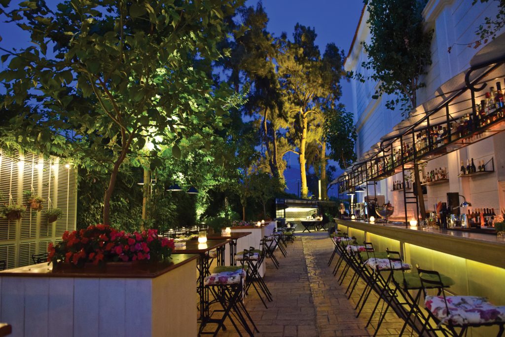 Αναβολή εκδηλώσεων στο Royal Theater