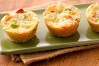 Μπρουσκέτες με αμύγδαλο και τυρί για τον πρωτοχρονιάτικο μπουφέ