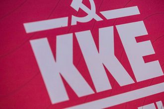 ΚΚΕ: Τα μέτρα της κυβέρνησης αφήνουν άθιχτο τον «αλγόριθμο» που οδηγεί στον εθισμό των ανηλίκων στο διαδίκτυο